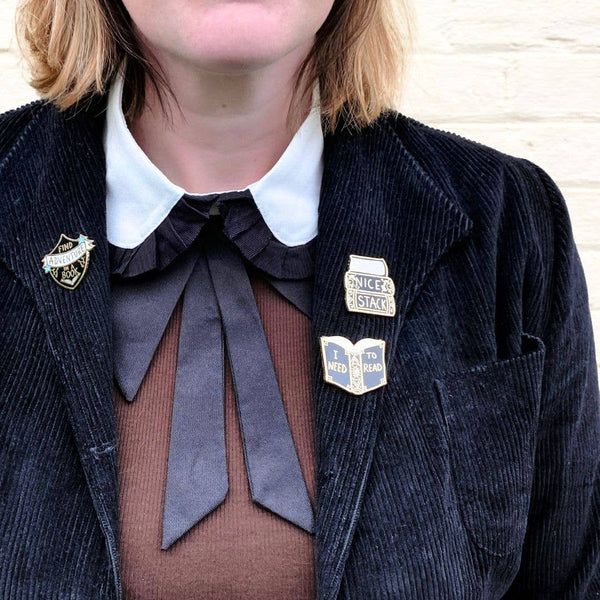 I Need To Read Lapel Pin | Jubly-Umph