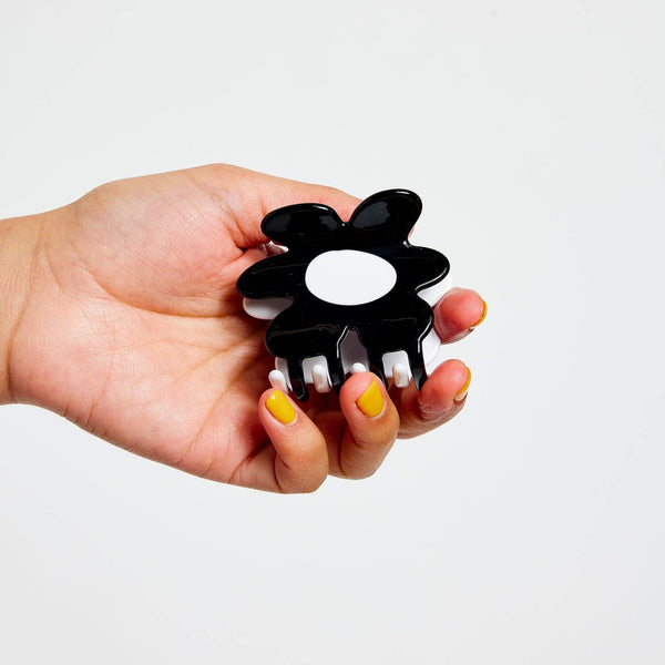 Flower Claw Black + White | Chunks