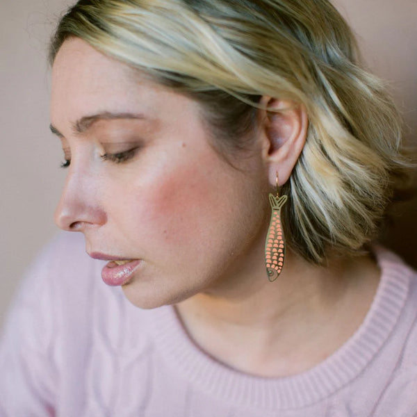 Midi Fishy earrings in Gold/Orange  | Denzandco