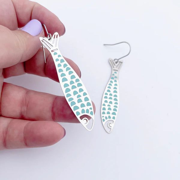 Midi Fishy earrings in Silver/Blue | Denzandco