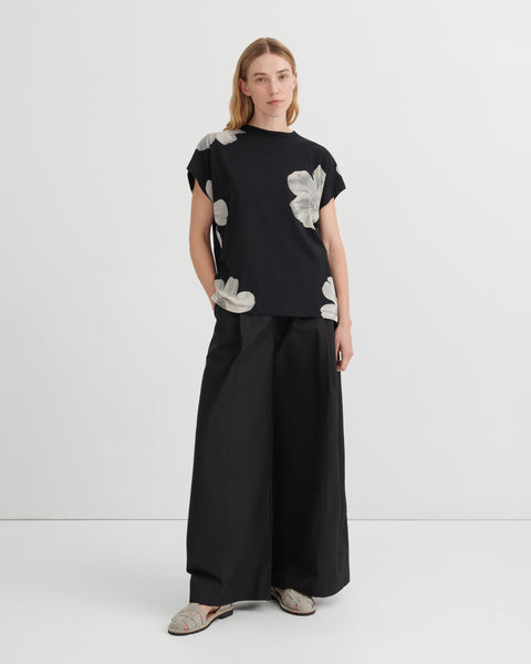 GEOMETRY TEE - Monochrome Floral | Kowtow
