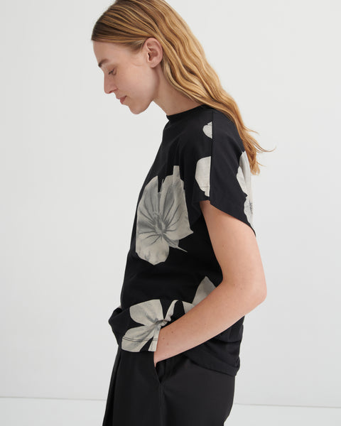 GEOMETRY TEE - Monochrome Floral | Kowtow