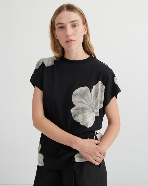 GEOMETRY TEE - Monochrome Floral | Kowtow