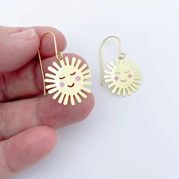 Mini Cheeky Sun earrings in Gold/Pink | Denzandco