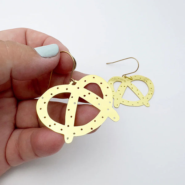 Midi Pretzel Earrings in Gold | Denzandco