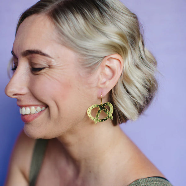 Midi Pretzel Earrings in Gold | Denzandco