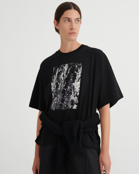 SCENE TEE - Black | Kowtow