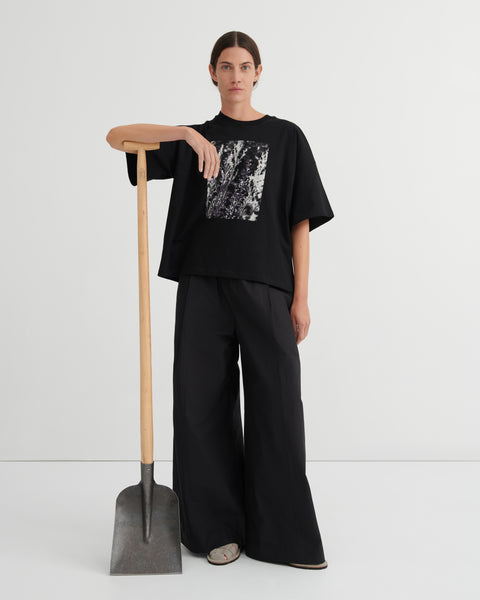 SCENE TEE - Black | Kowtow