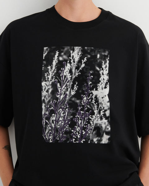 SCENE TEE - Black | Kowtow