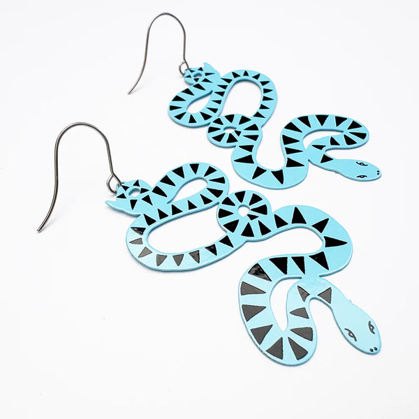 Snake earrings in Blue/Black  | Denzandco