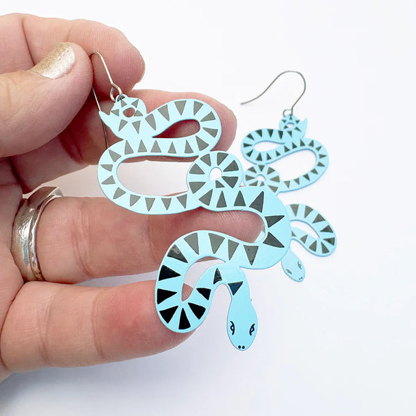 Snake earrings in Blue/Black  | Denzandco