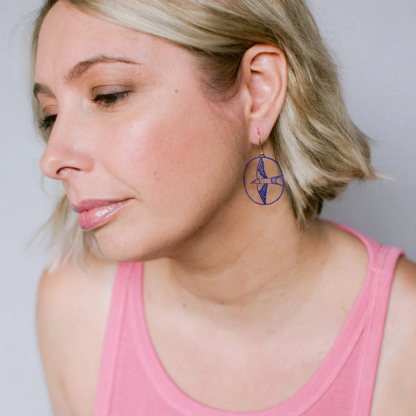 Midi Love Swallow earrings in Blue/Red | Denzandco