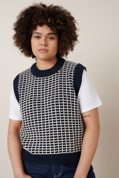 GRID VEST | Kowtow | Navy Grid