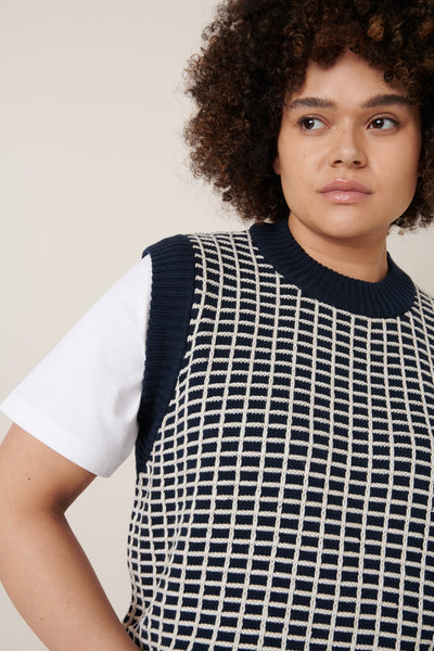 GRID VEST | Kowtow | Navy Grid